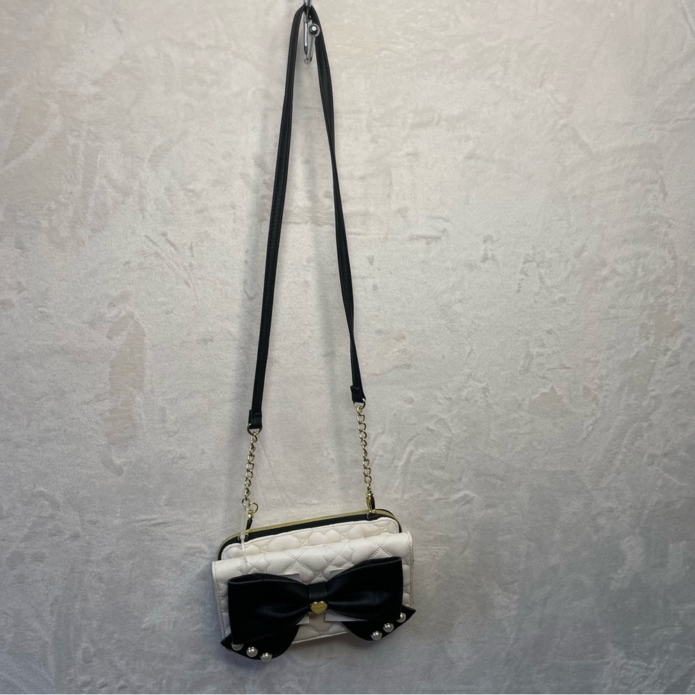 Betsey Johnson Quilted Heart Black/White Cross Body Bag Purse Mirror Coquette - Picture 2 of 6